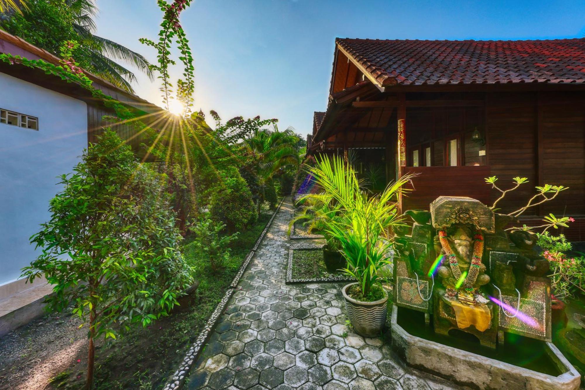 Asoka Bungalows Toyapakeh Exterior foto